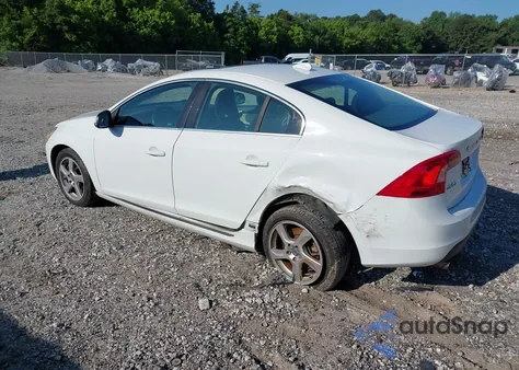 2013 Volvo S60 T5 z USA, uszkodzony, nr VIN YV1612FS1D2202815